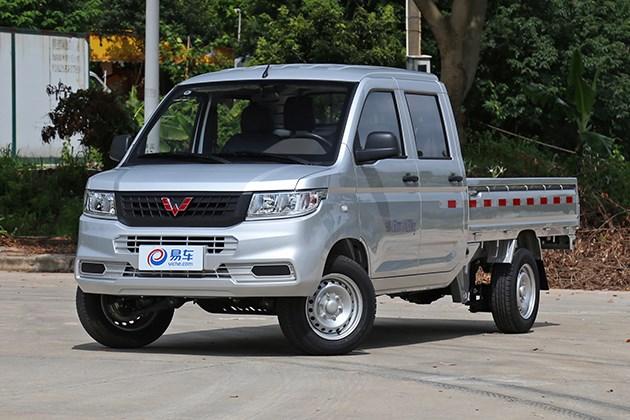 抢先实拍五菱荣光新卡单双排多拉快跑经济好省