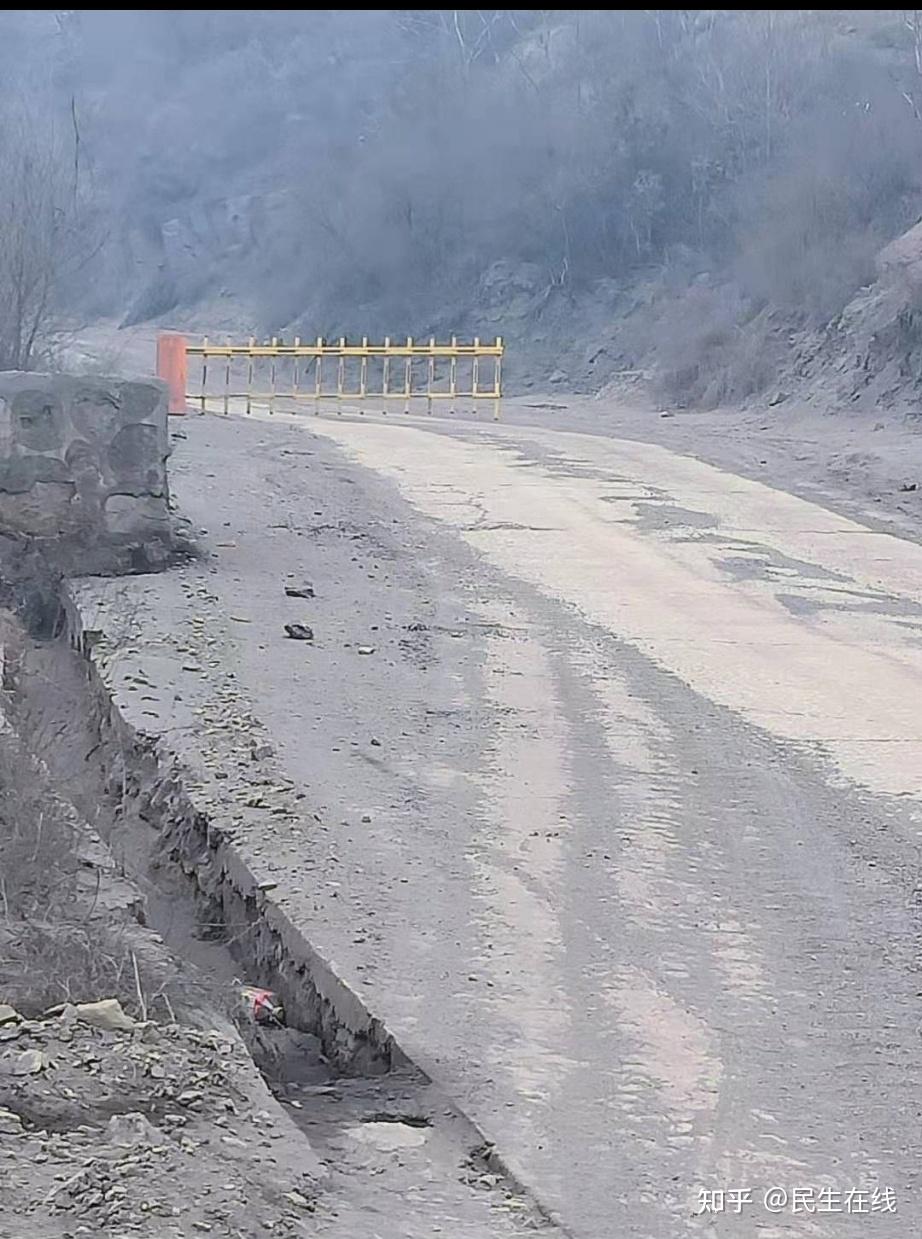 山西省,灵石县两渡沟肆意倾倒煤矸石环保监管单位无人监管!