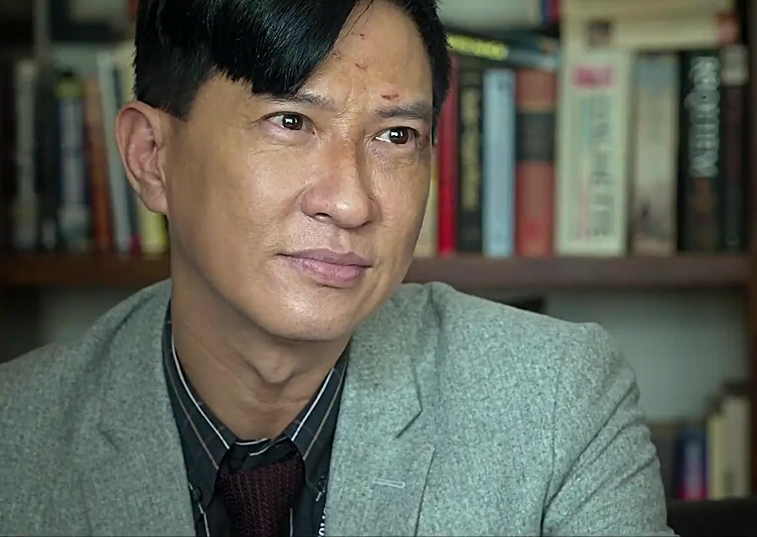 在电影《赤道》中张家辉明明知道张学友是赤道为什么还要自己一人去