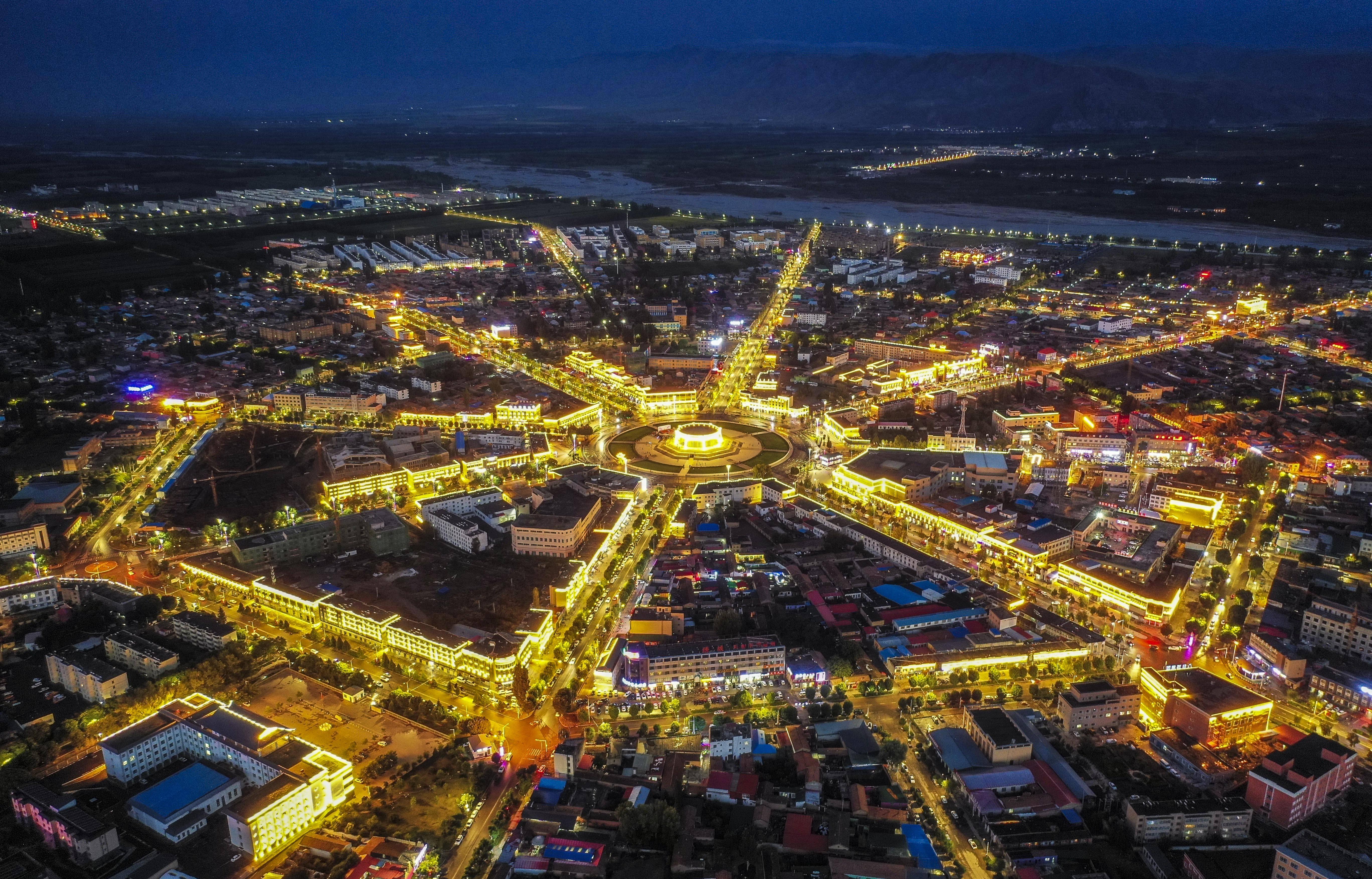 据《特克斯县志》记载,特克斯八卦城最早的规划建设可追溯到南宋时期