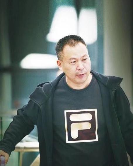 河南"拖鞋哥"越南行:踹倒"飞车党"救同胞 狭路相逢唱"空城计"