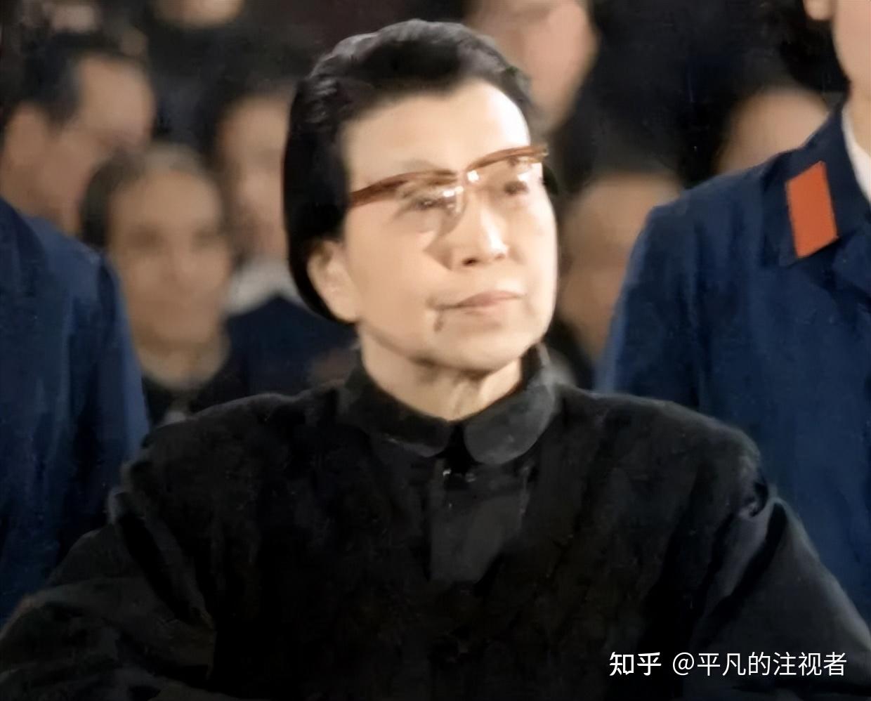 江青受到审判时,一位老太太去秦城监狱探视她,江青不敢和她对视 - 知乎
