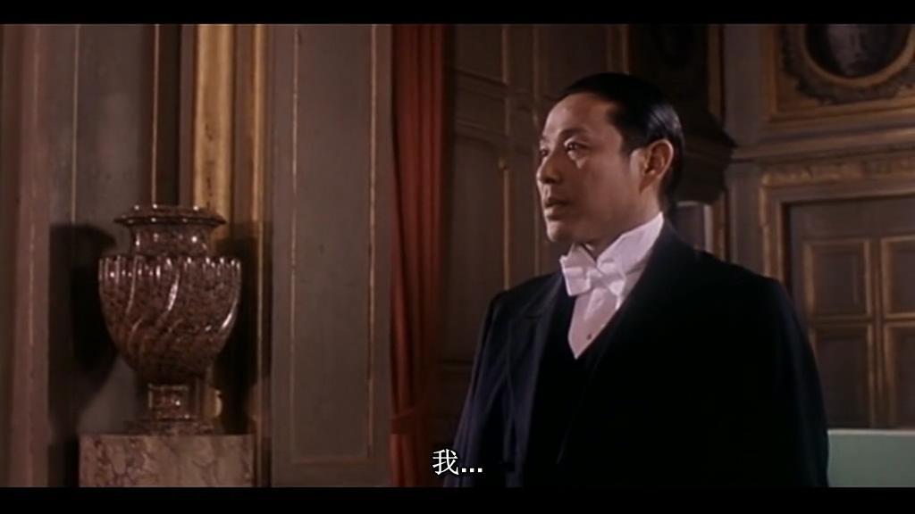 所有的压力都在顾维钧身上,好友肖克俭在凡尔赛宫自焚抗议.