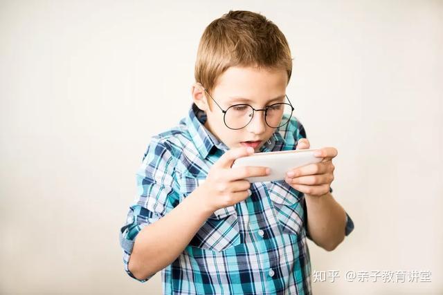 关于电子产品如何有效管理孩子的屏幕时间
