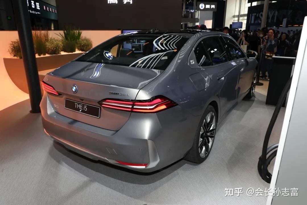 宝马被曝"腰斩式"大降价