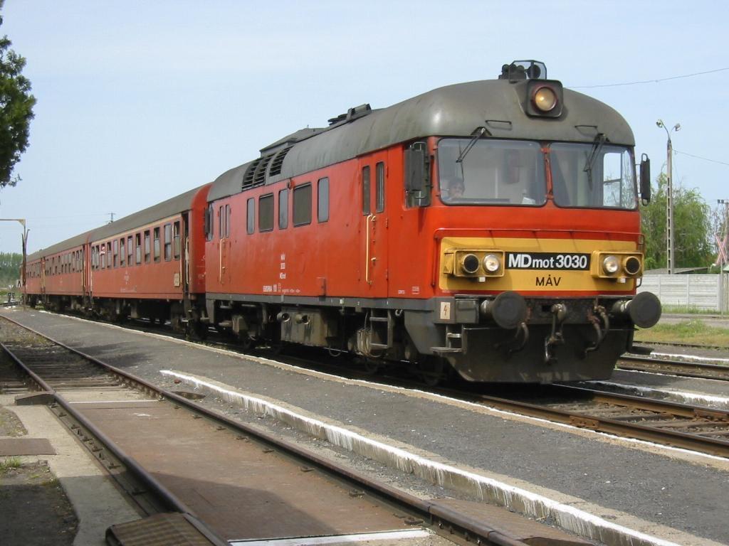 不忍直视 上一些好看的泡菜国7600型内燃机车,ph37aci,ge powerhaul