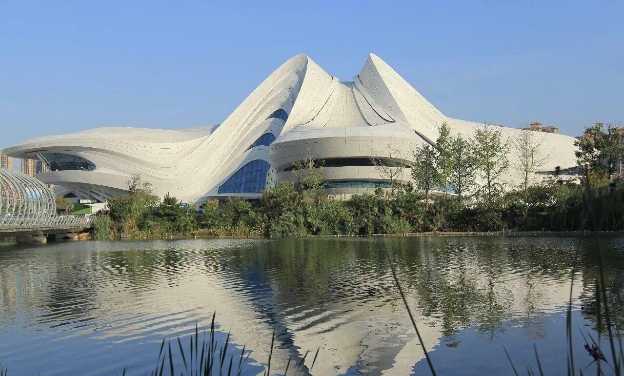 如何评价扎哈·哈迪德建筑事务所设计的长沙梅溪湖大剧院? - 知乎