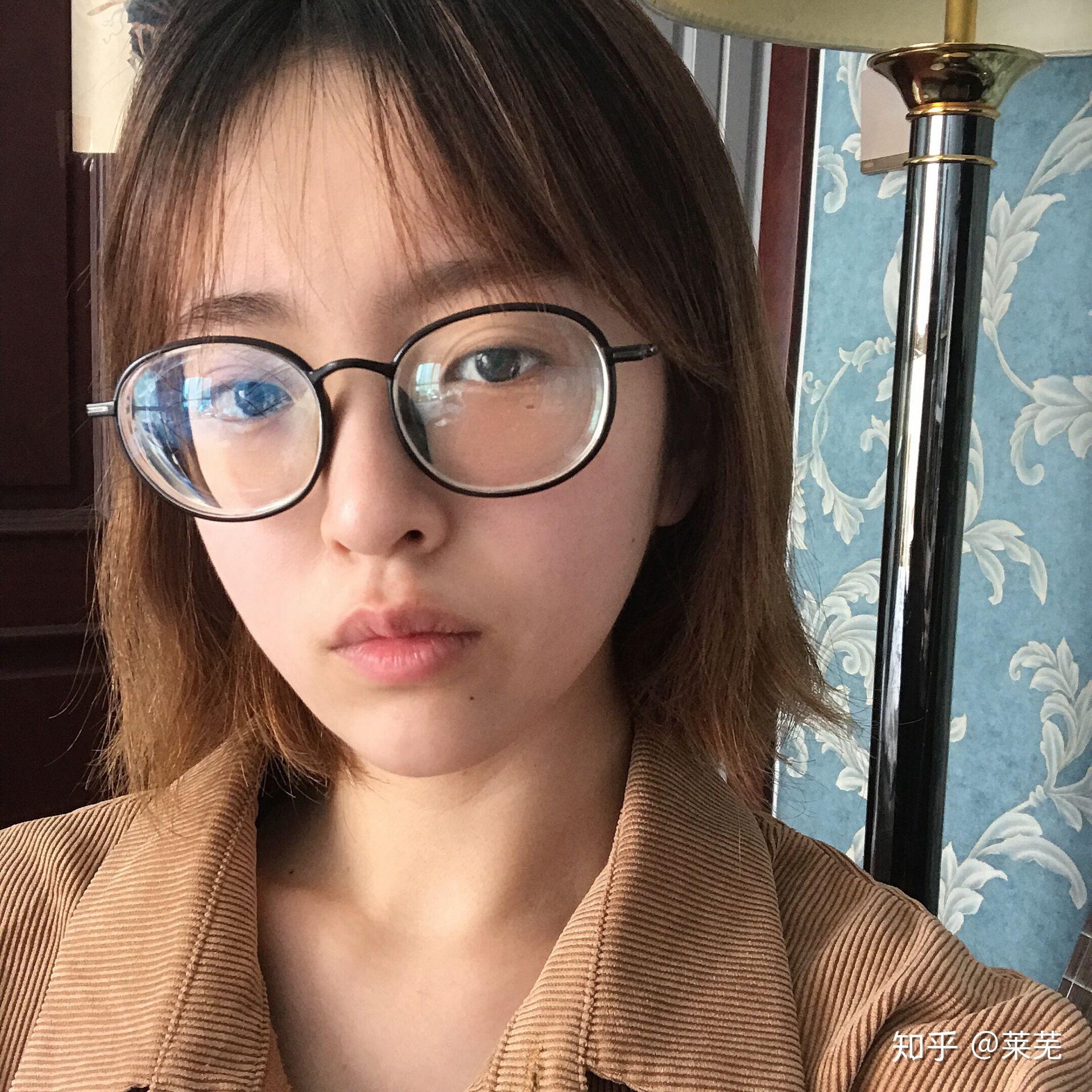 作为一名吉他老师,每天带学生练习的时候眼镜真是各种不方便.