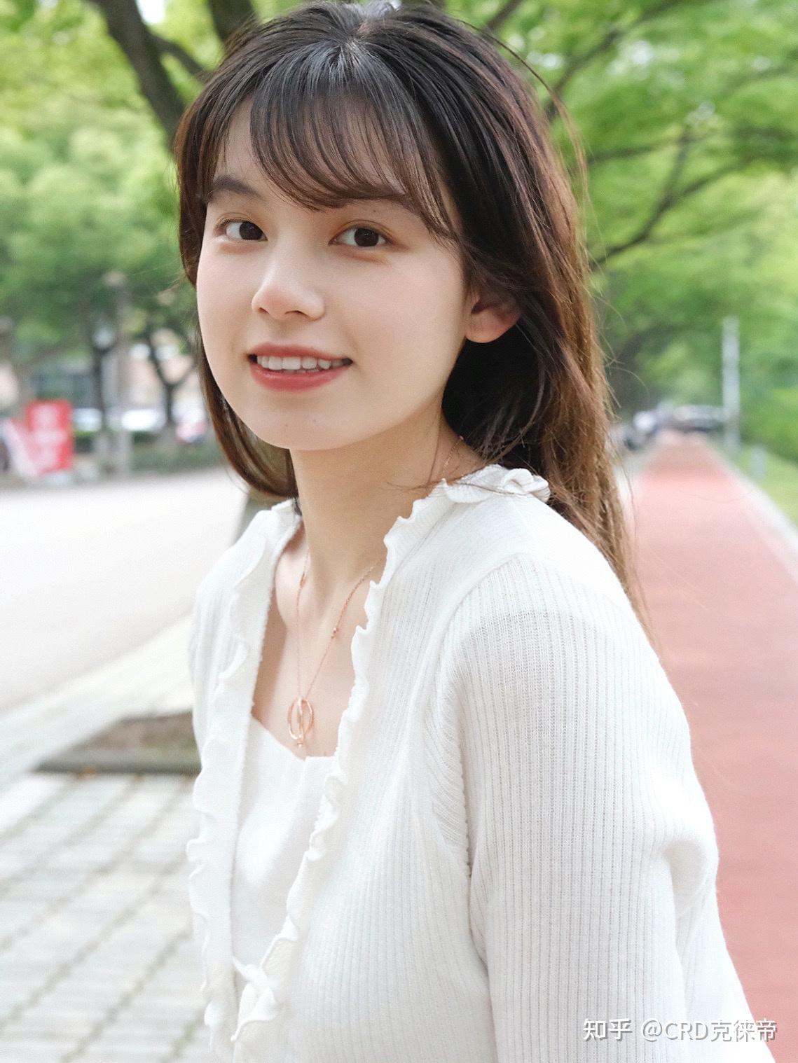 如何用珠宝打造氛围感美女