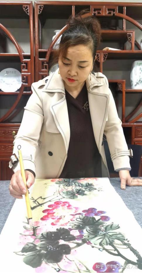 中国当代花鸟画家名人榜北京知名画家刘丽芳