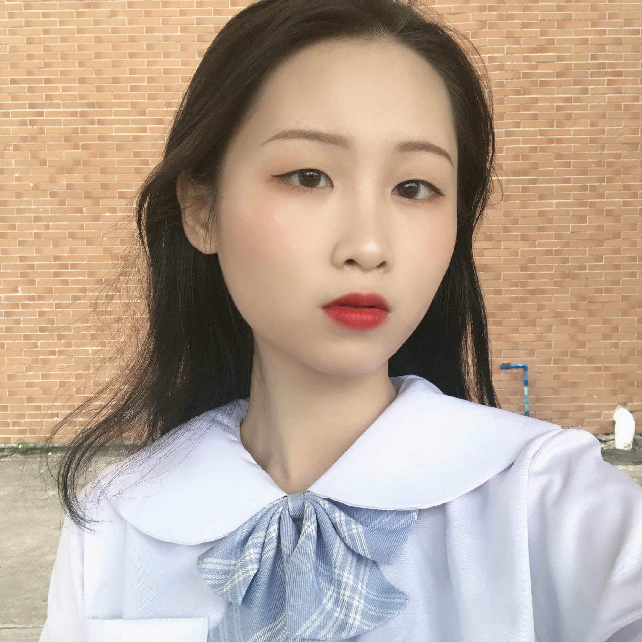 小眼睛的女生怎么样才能很好看