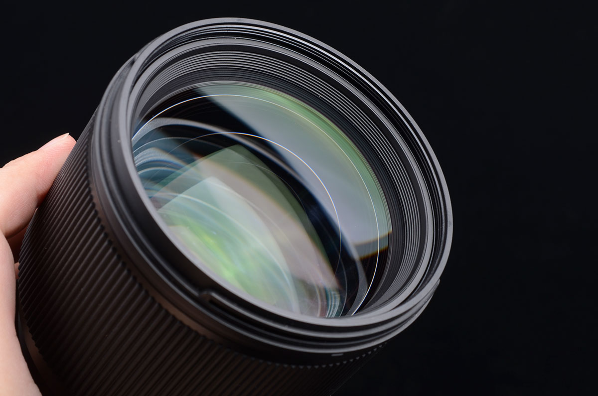 当反射光的光程差发生相消干涉时,透光率提高,叫增透膜