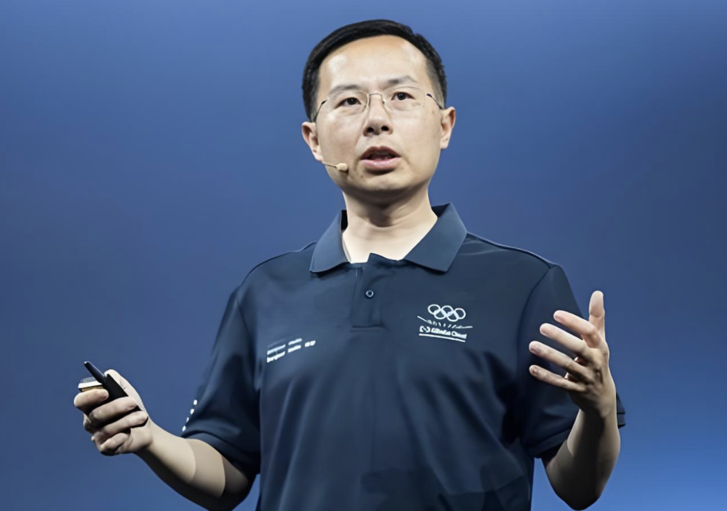 阿里合伙人周靖人被曝刚任首席科学家 6 天拟离职，阿里巴巴称消息不实，具体什么情况？