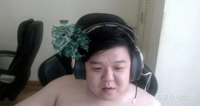 刀圈二三事认真的二冰究竟有多厉害甲哥卧推100kg