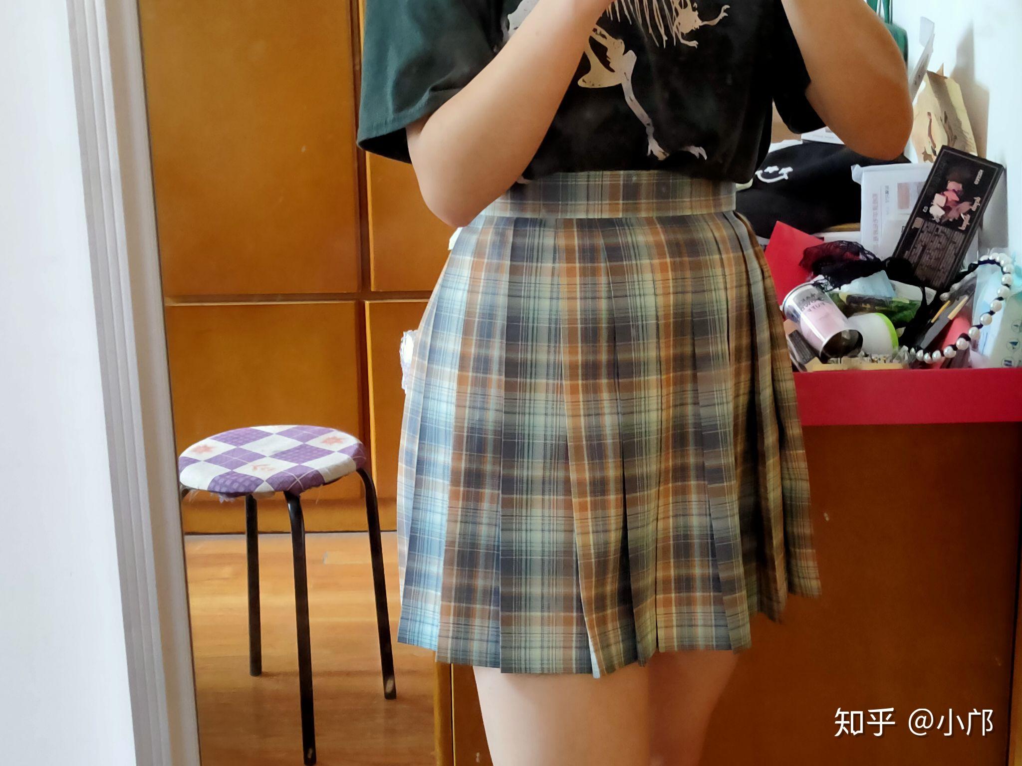 jk裙子右边炸褶是什么原因其他同腰围都没炸