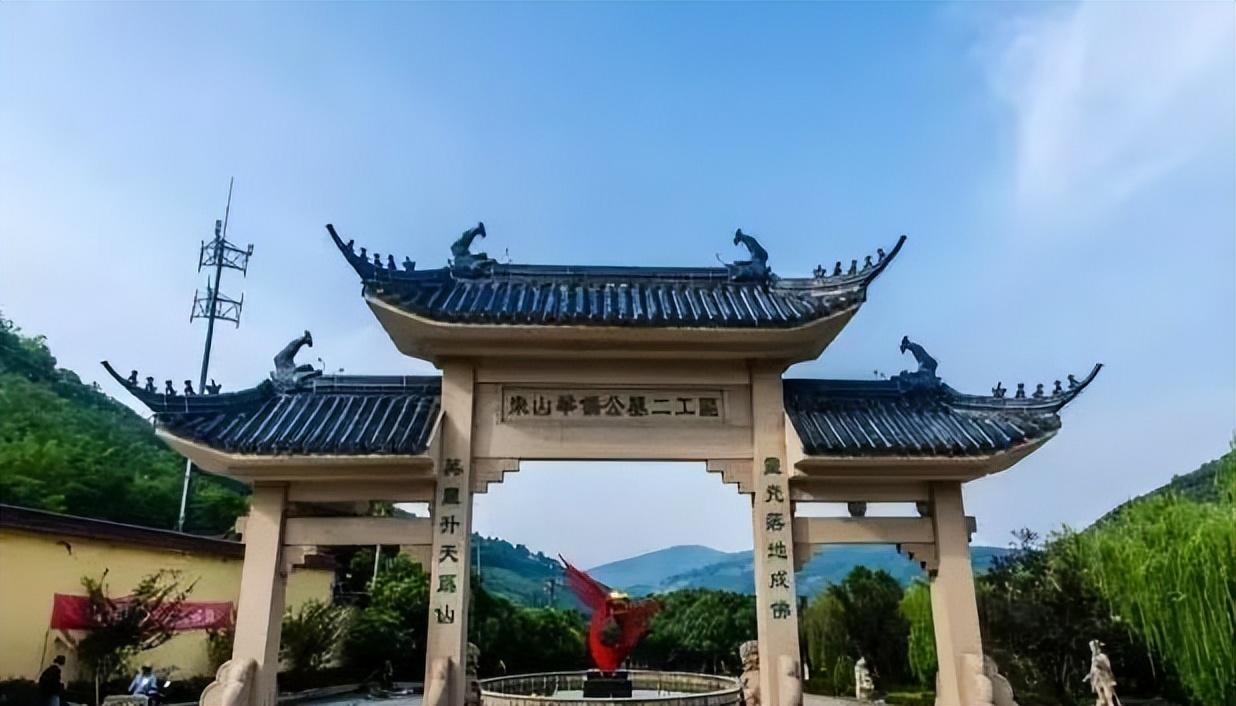 东山华侨公墓是位于苏州市吴中区的一座重要公墓,具体地址包括临湖镇