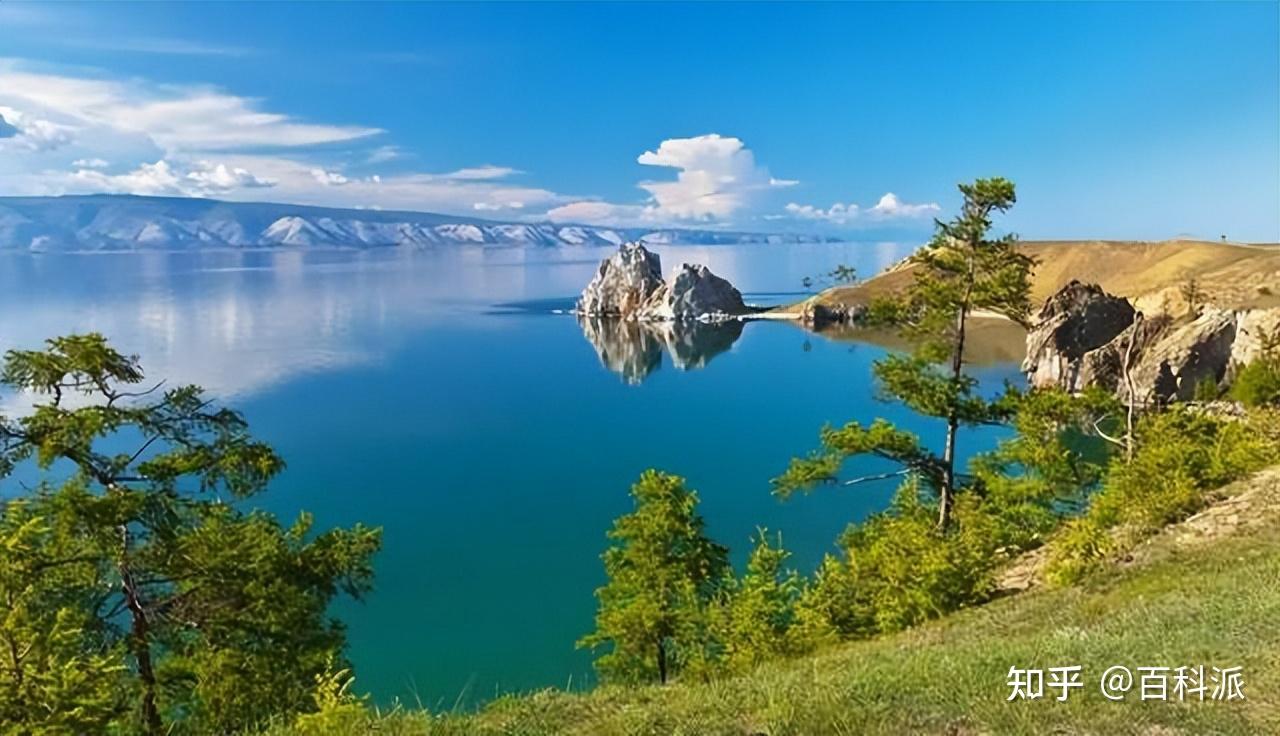 貝加爾湖位於東西伯利亞南部,它在世界淡水湖泊面積排行榜上排名第六