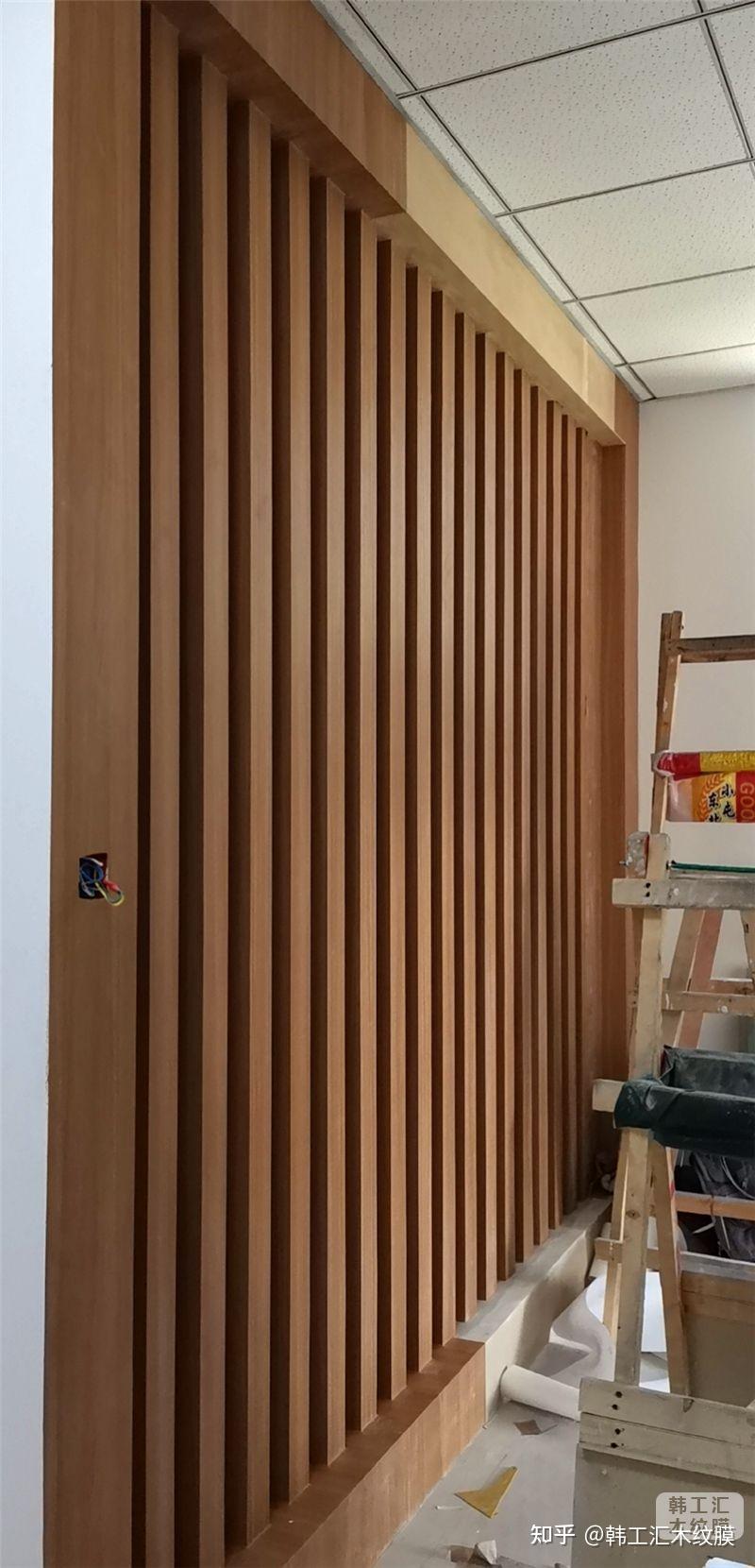 格栅造型的背景墙如何用pvc木纹膜贴膜施工