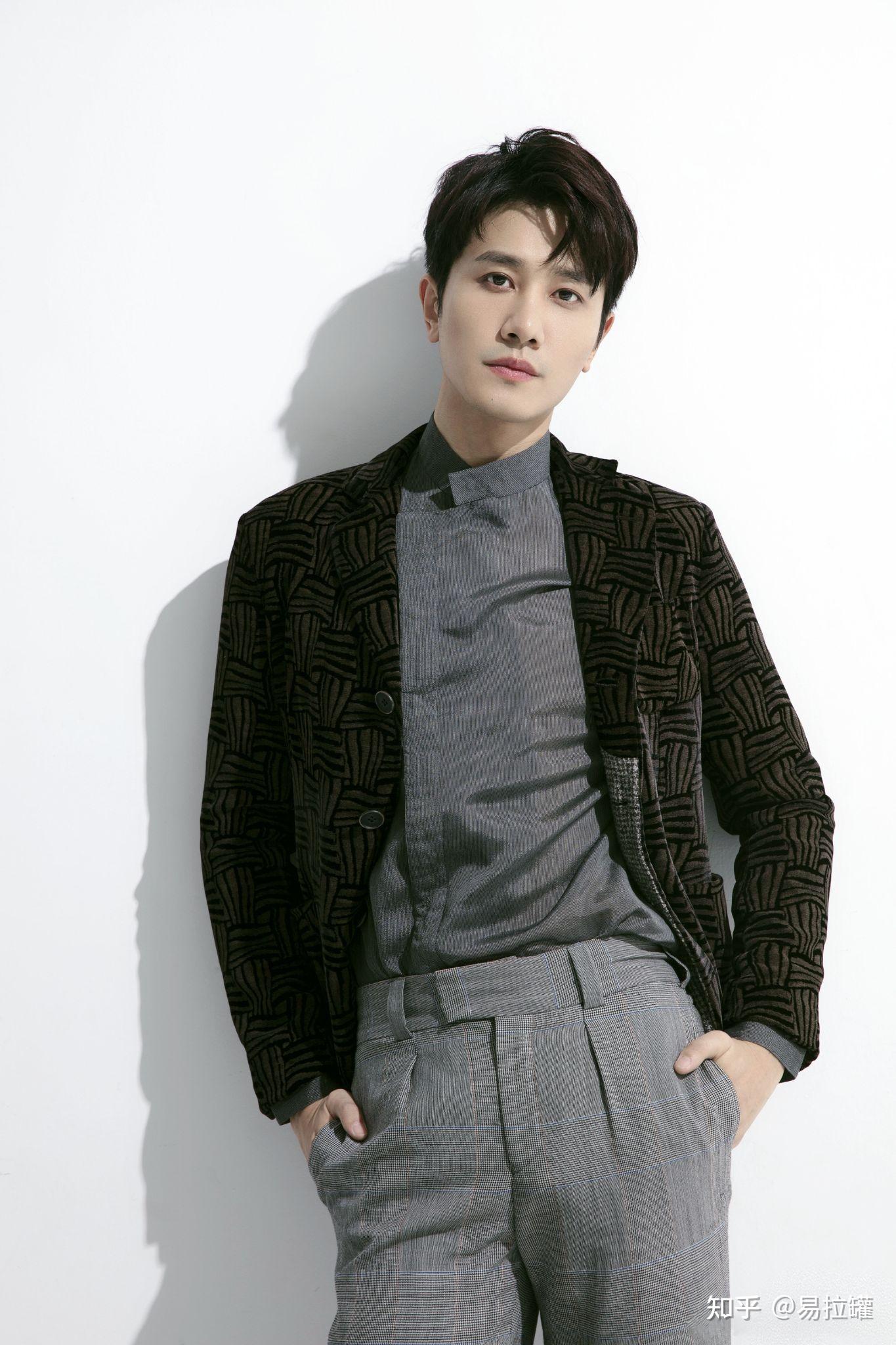 有没有彭冠英的高清手机壁纸,求分享? - 知乎