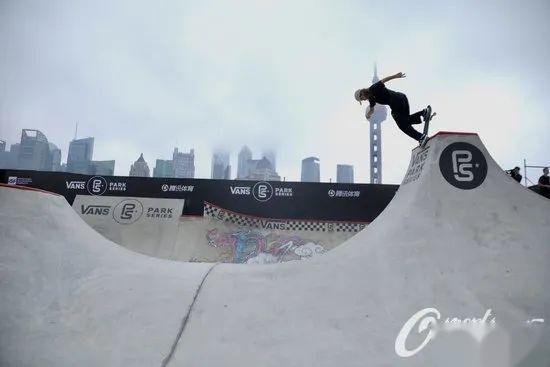 挖角lululemon二把手,vans,北面母公司换帅自救