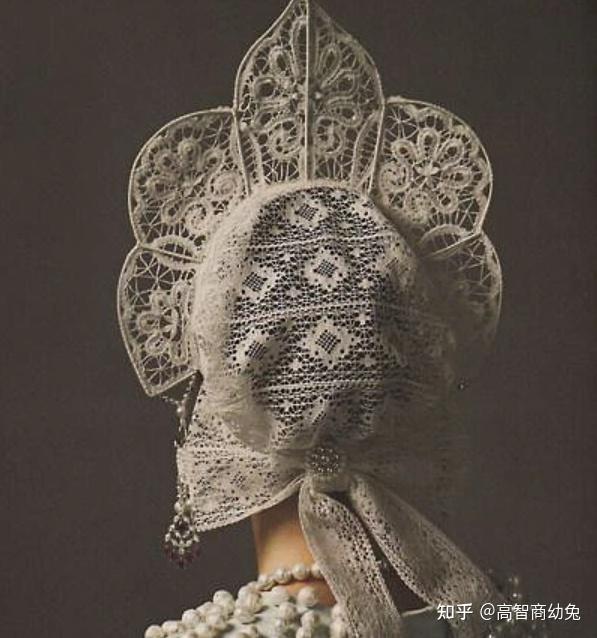 有人知道十八世纪英国英国女性戴的帽子叫什么吗? - 知乎