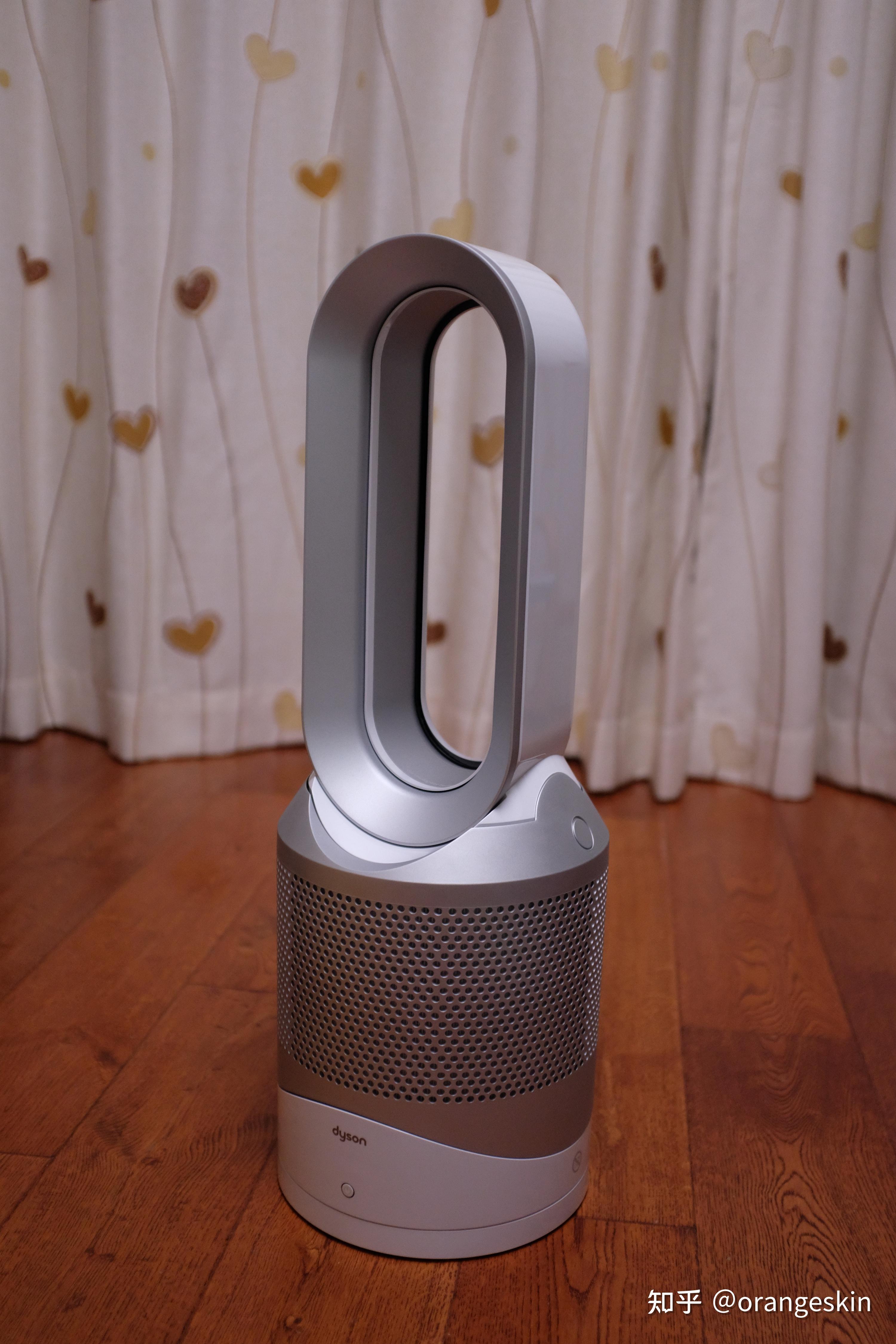 换电池也比较简单,把底部螺丝拧出,然后拔出电池仓即可.