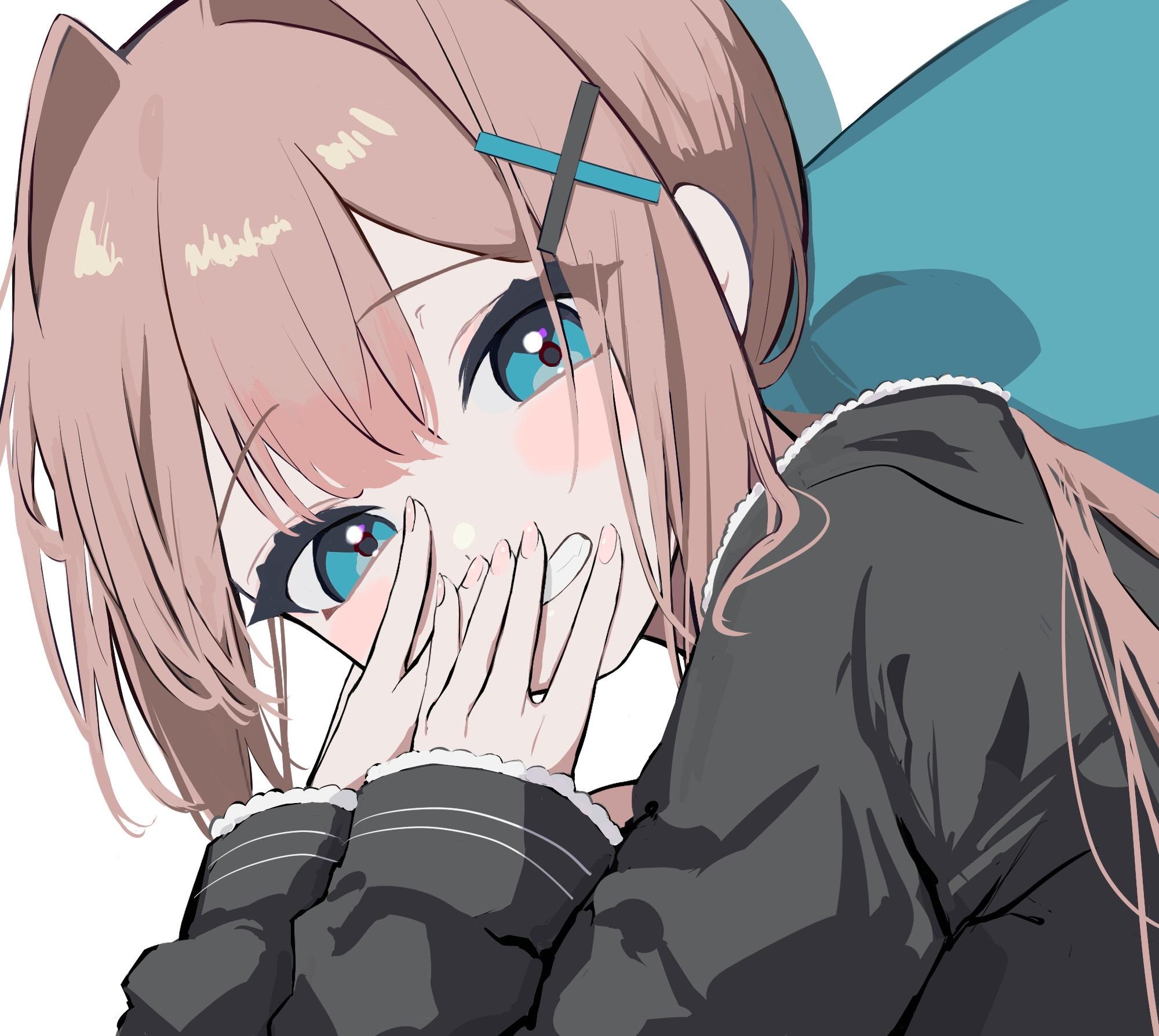 粉毛蓝眼睛蓝蝴蝶结的动漫女生叫什么?