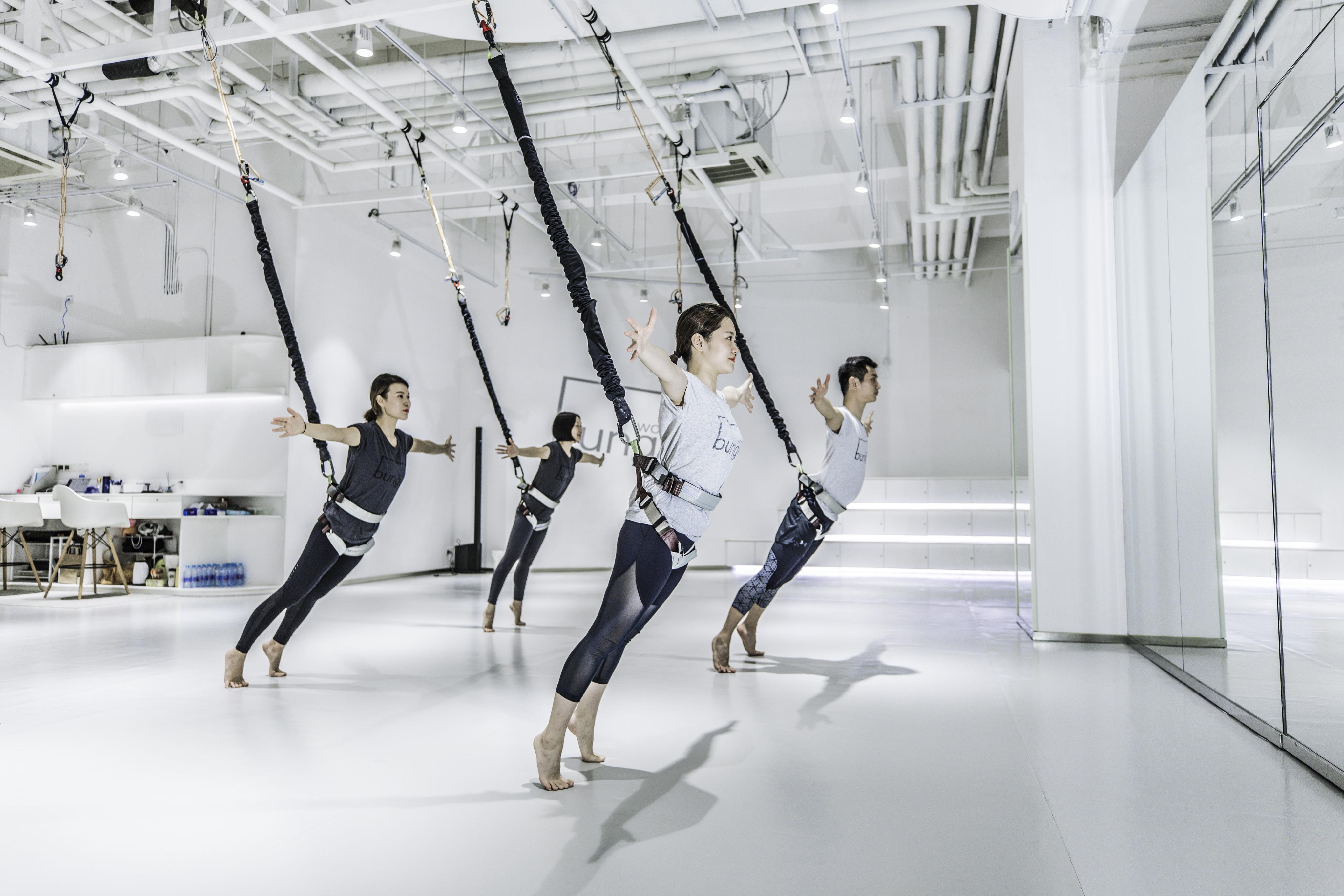 而且有在活力带的拉力辅助下,身体也会变得轻盈许多,能让你做到平时很