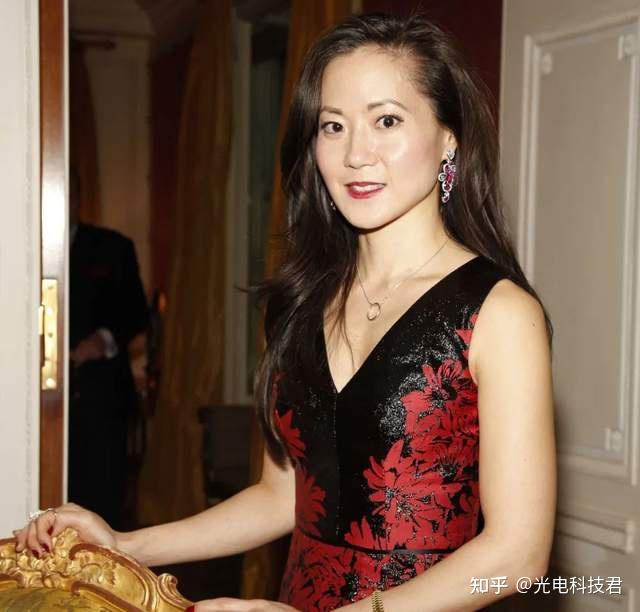 美媒披露赵安吉死亡真相开特斯拉挂挡坠入池塘现场抢救没送医