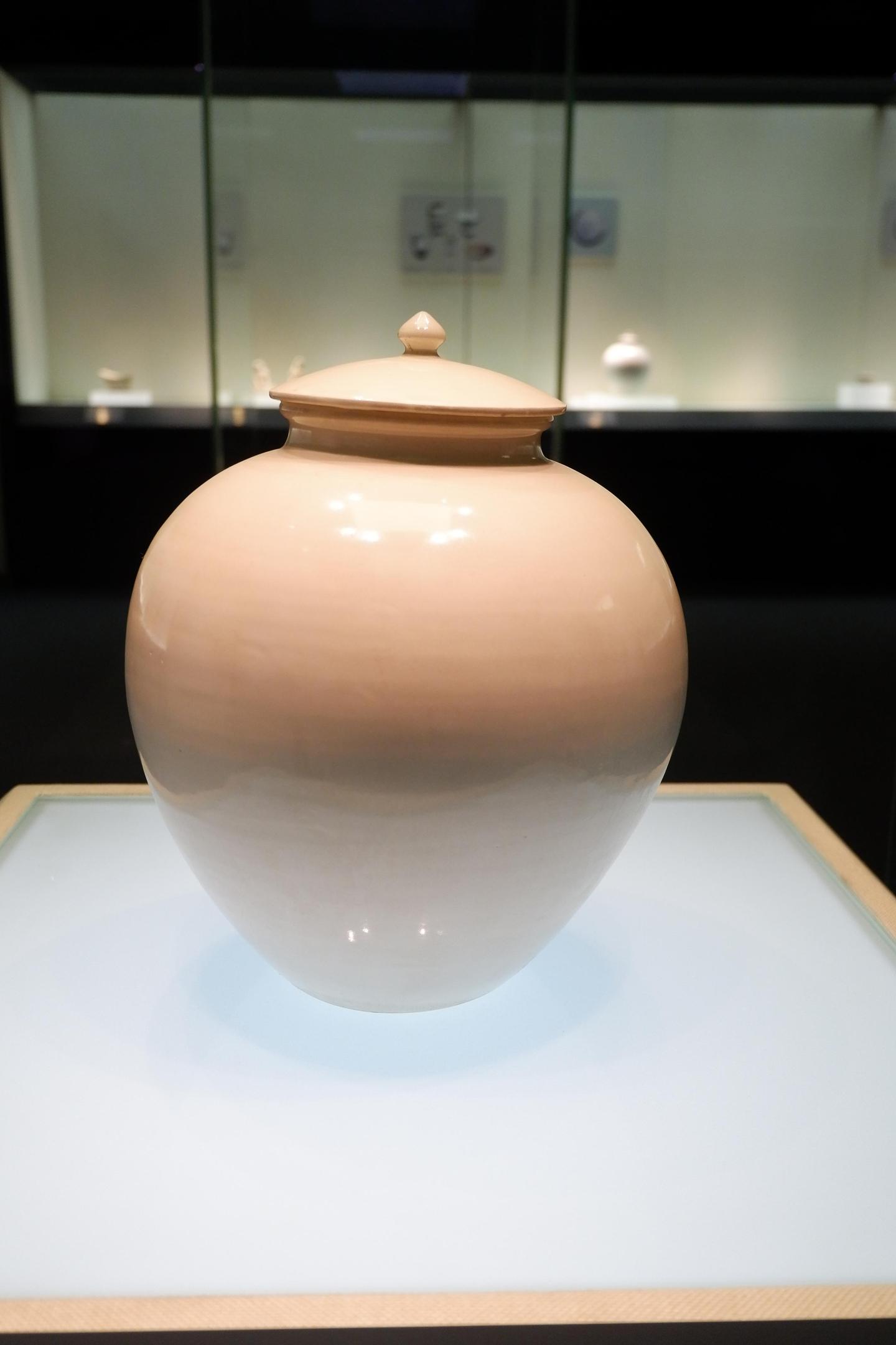 品質一番の 水注 邢州窯 唐時代白磁獅柄大執壺 水注 陶芸 骨董品 匿名