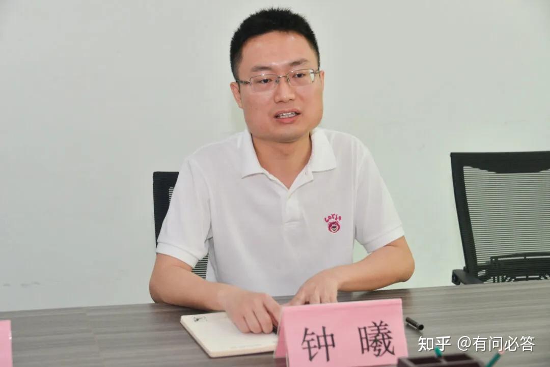 横岗街道团工委书记钟曦来深圳市携创高级技工学校调研