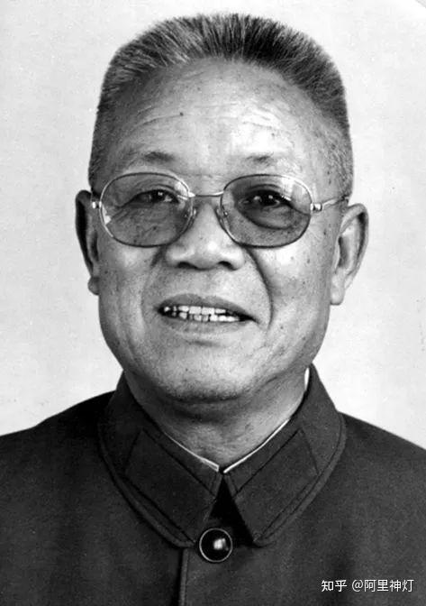 一位叫王诚汉,他的家乡在红安二程区,巧了,韩先楚也是二程区的,他们还