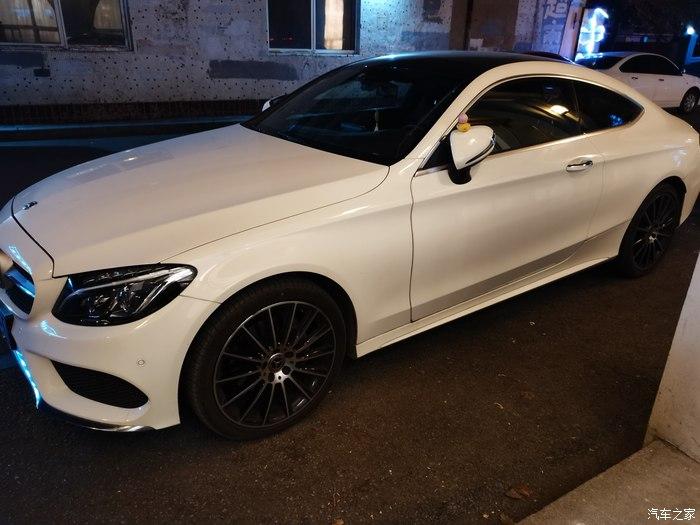 可倾斜和滑动的全景玻璃天窗奔驰c200双门轿跑了解一下