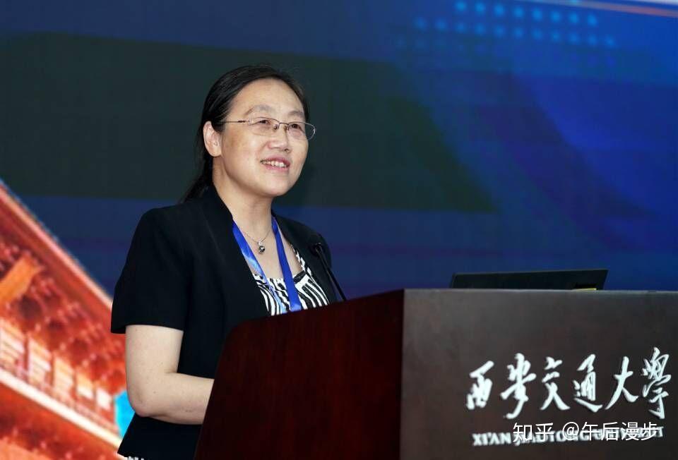 国家发展改革委发展规划司副司长周南,西安交通大学副校长张汉荣,西咸