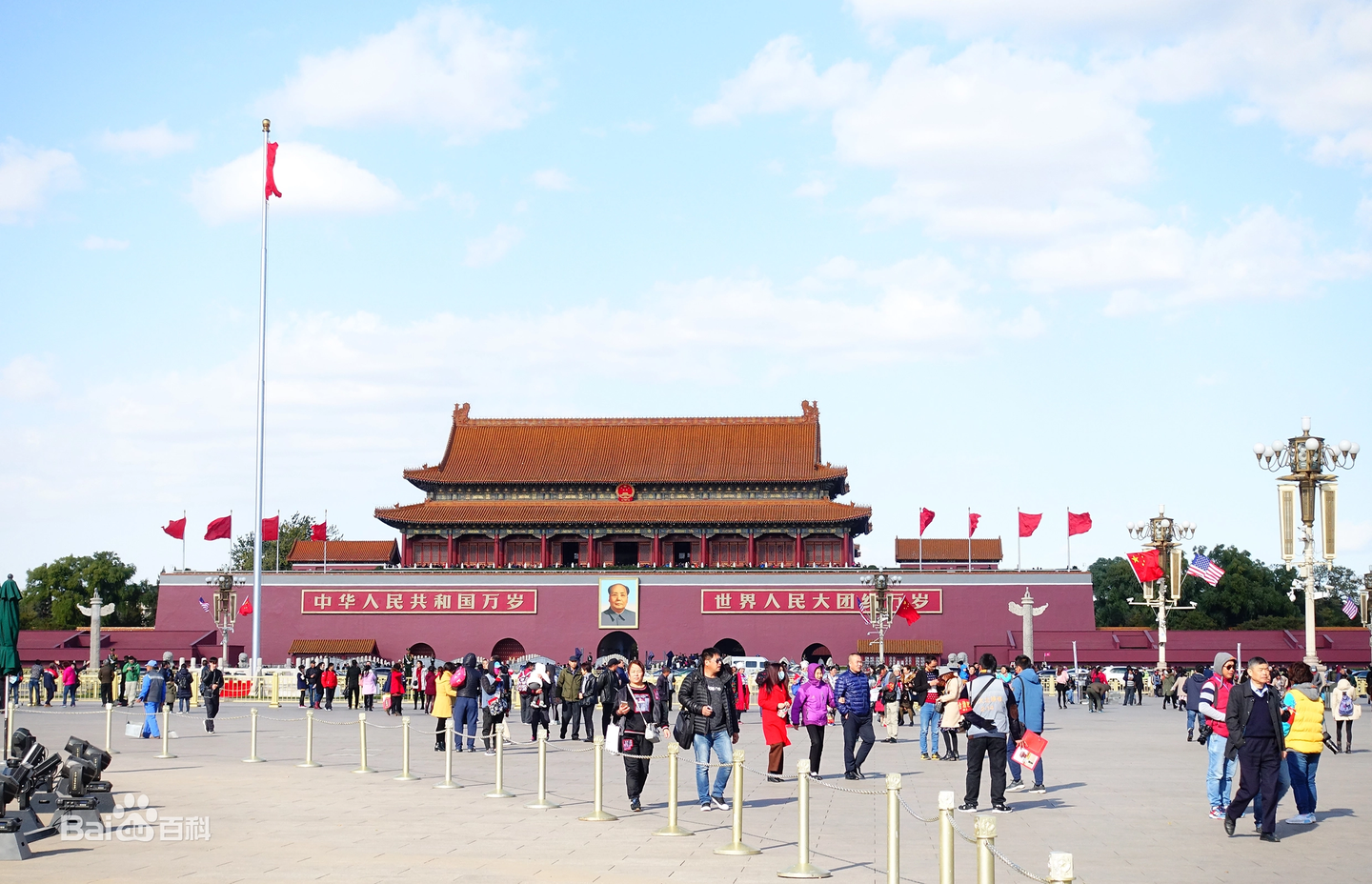 毛主席新画像挂上天安门后 北京市民提出意见 为何只有一只耳朵 知乎