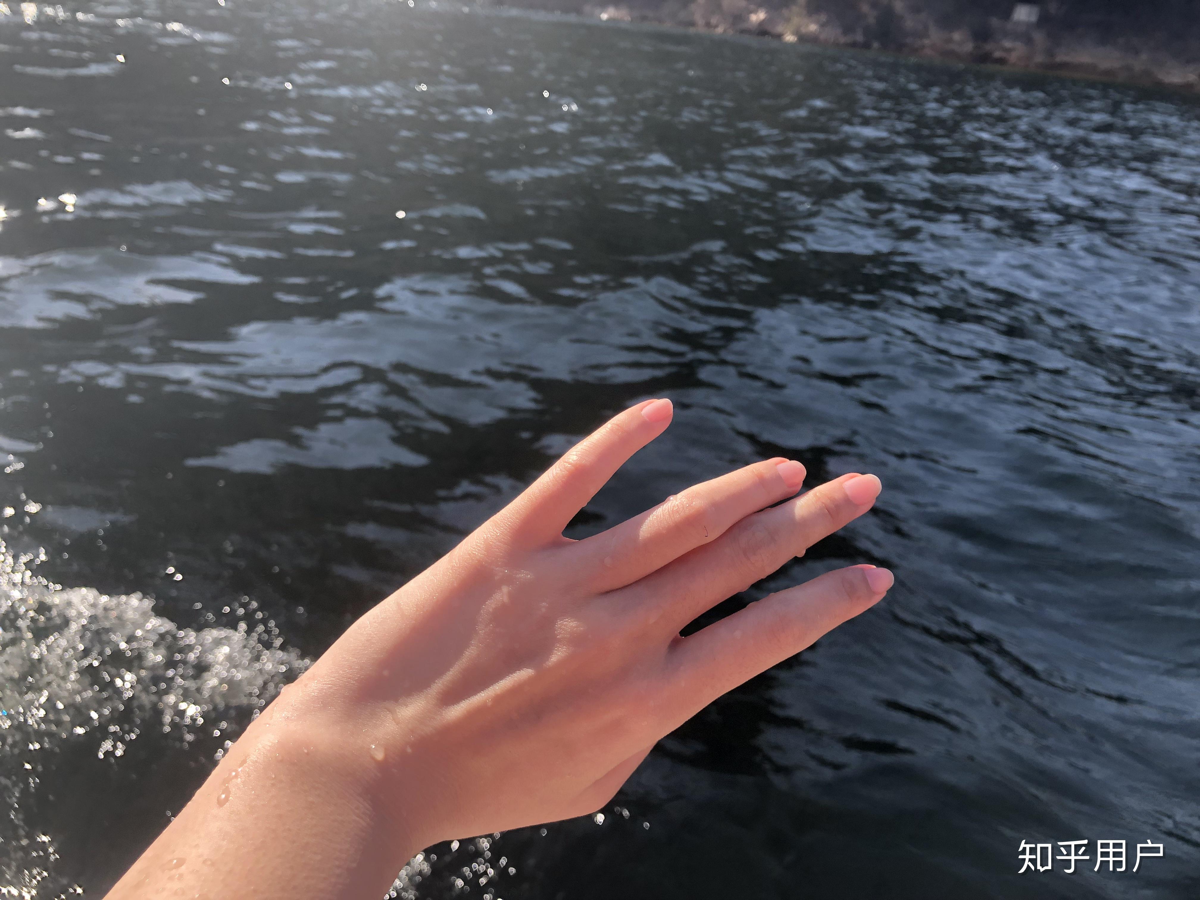 单拍手部的话,有哪些拍照的手部姿势呢? - 知乎