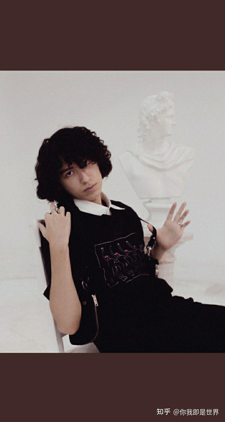 有没有歌手suburban的照片