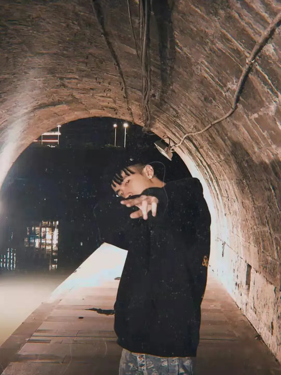 往往会想到去年登上《说唱新世代》的"科长"玄朗truck,李桑野也对这位