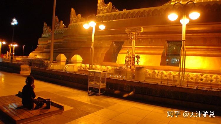 观"内比都赌石广场";赏"内比都大金塔"夜景.缅甸3.
