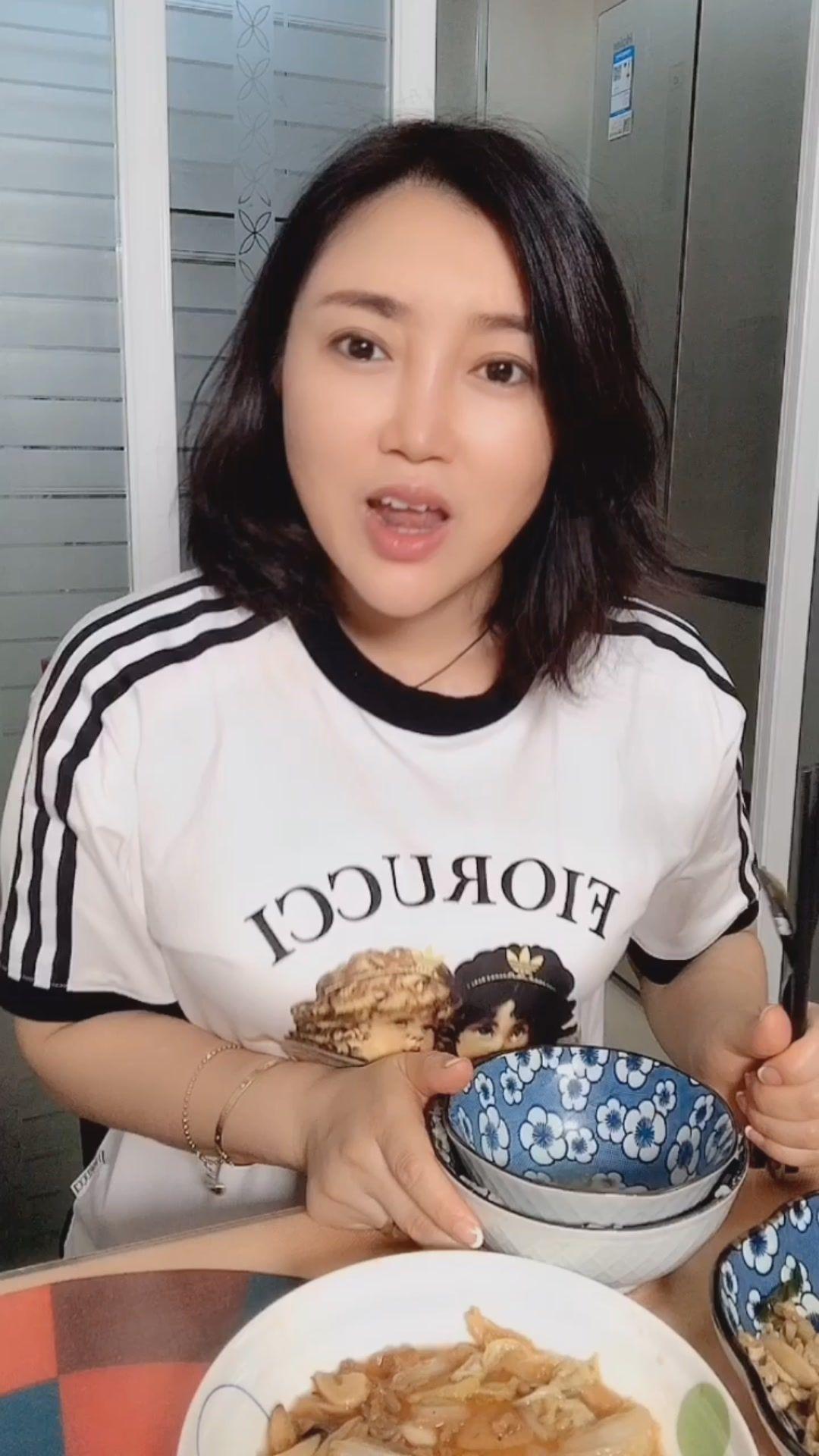 梁红老婆最大