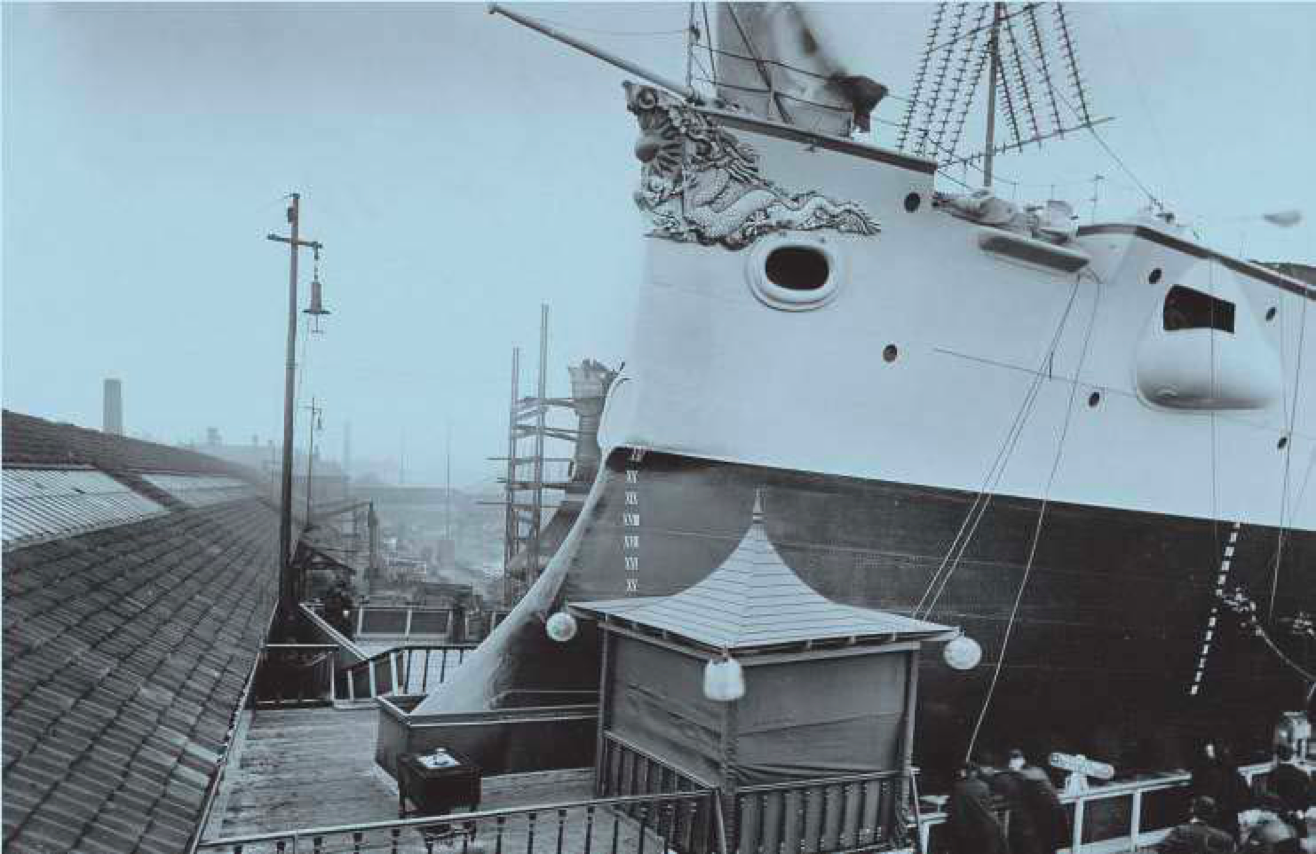 「海圻」号是当时清朝向英国订购的,由英国阿姆斯特朗船厂在 1896 年