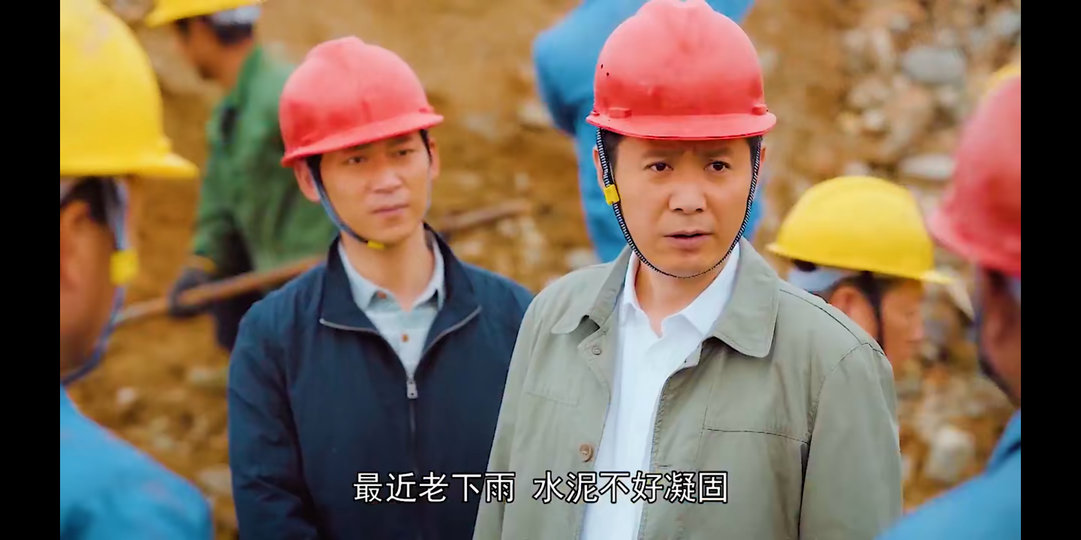 欣小萌领导视察工地,给工人群众送上亲切的问候和关怀