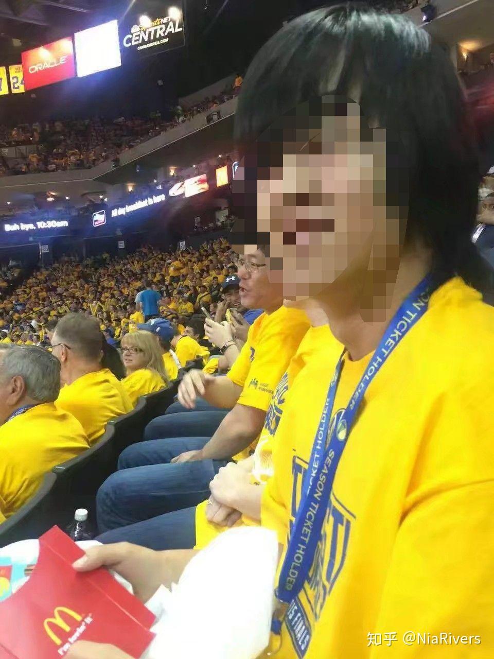 如何评论李安琪综艺节目全程英文招致非议?