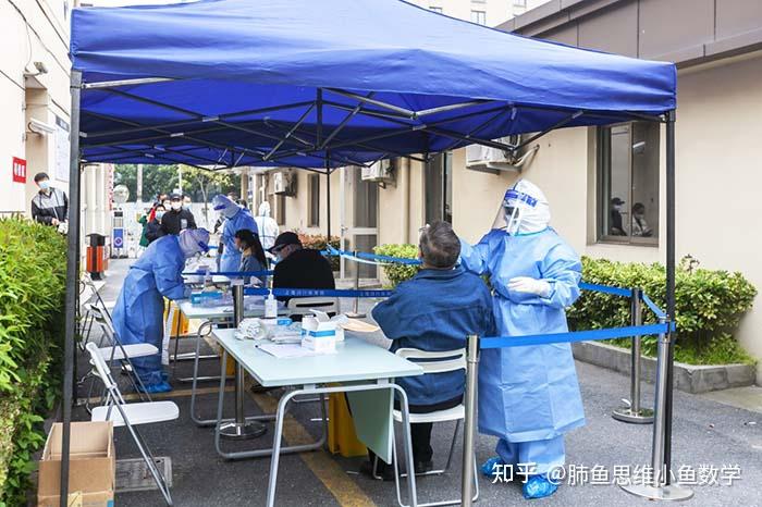 扬州某老人插队未果向检测点志愿者吐痰是谁给你的勇气