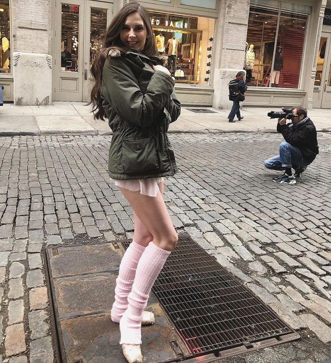 说出生于1979年今年41岁的mary helen长这样▼每一位曾跟着她练过臀腿