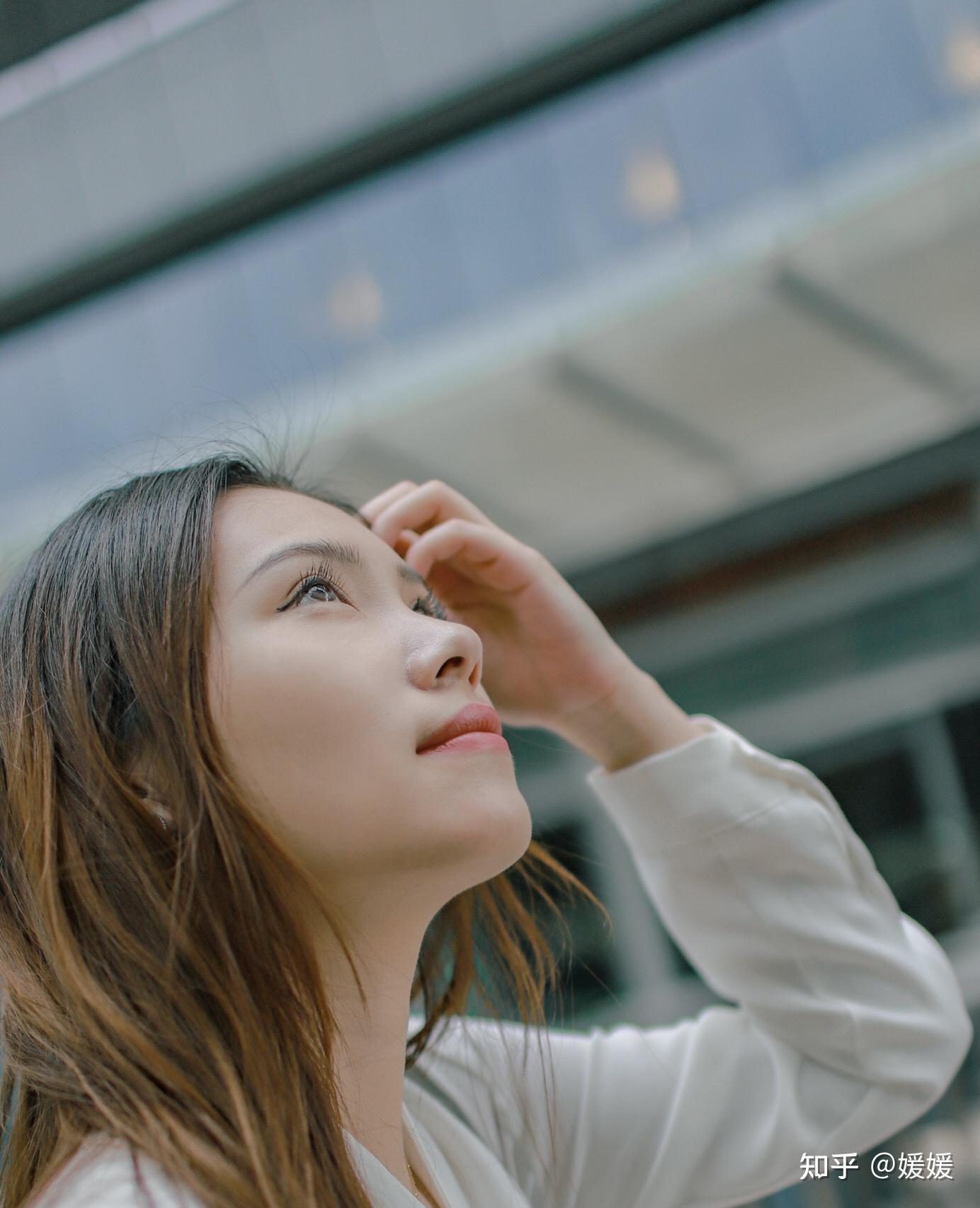 30岁左右的女人怎么穿才更能凸显气质