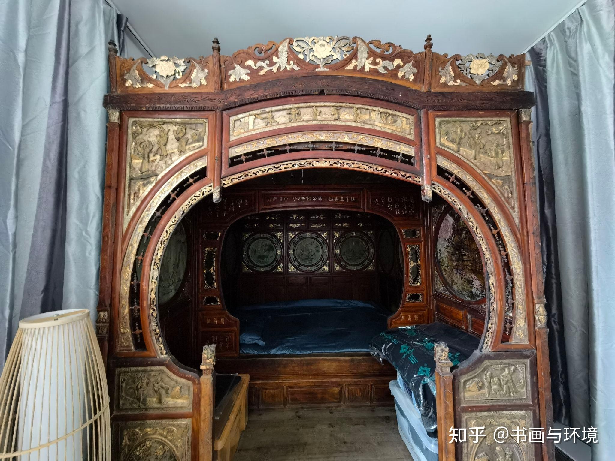 展面积达四千平米的金华仙山文化园民俗馆,藏有多张不同款式的架子床