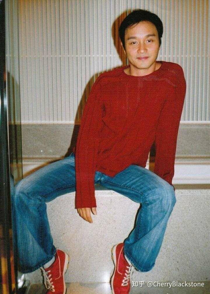 请问各位知友有没有哥哥张国荣全身照高清图想做人形立牌可以吗