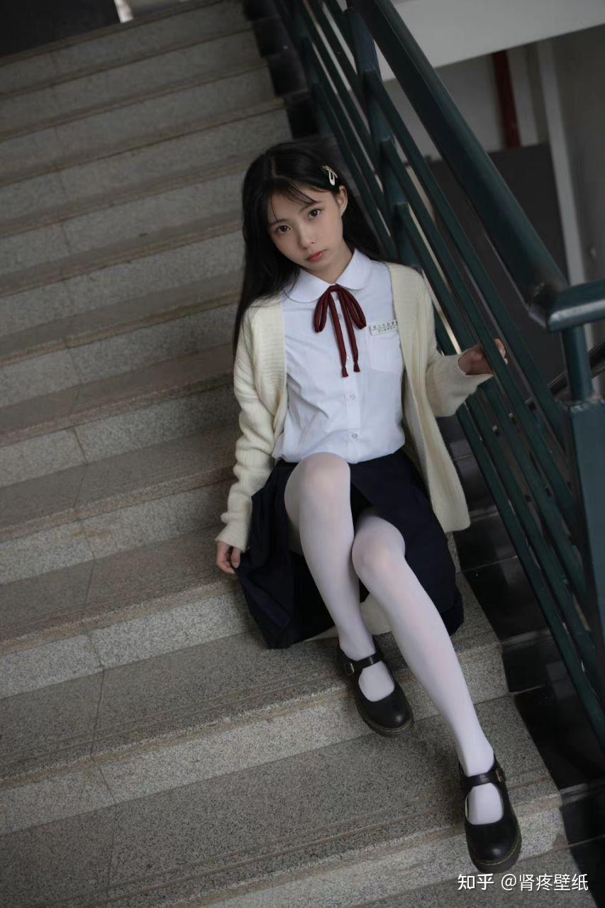 女大学生夏天怎么把短裙穿出的又纯又欲感觉