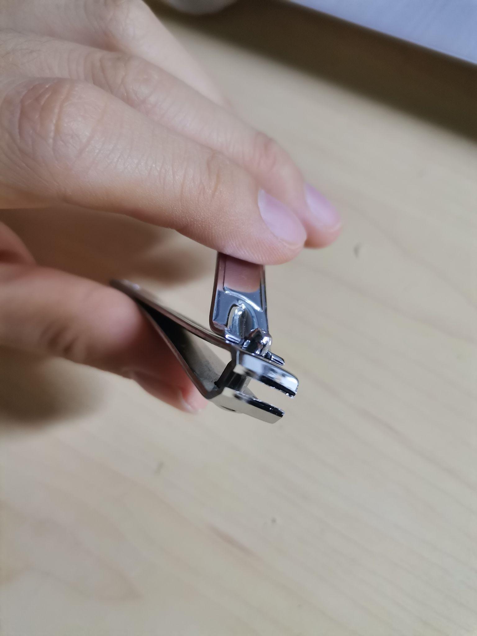 如何打开超市防盗磁扣